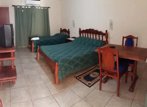 Habitación de Hotel Le Park en Machagai con cama doble y cama simple